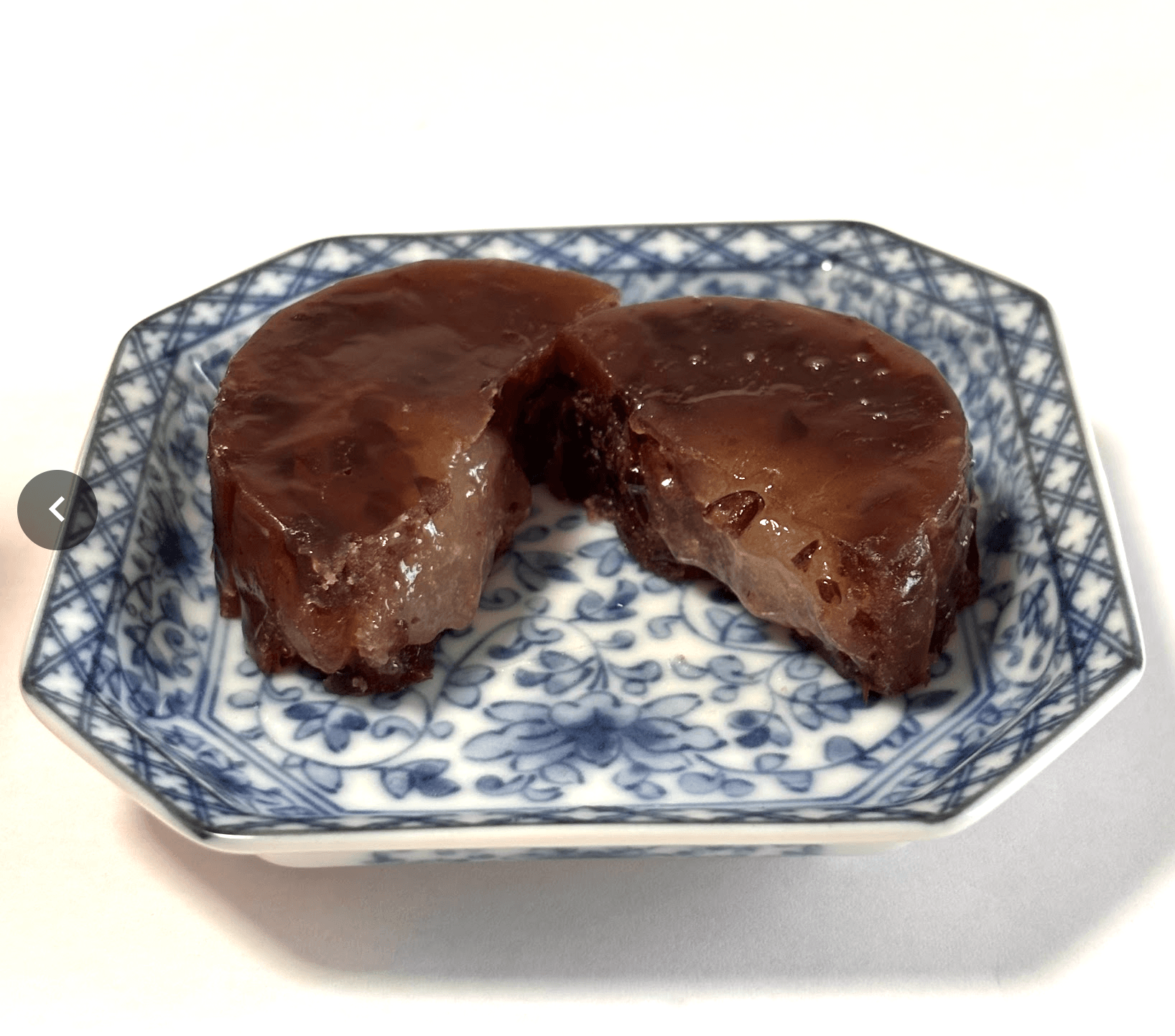 誉の陣太鼓の断面。粒あんの中心に求肥