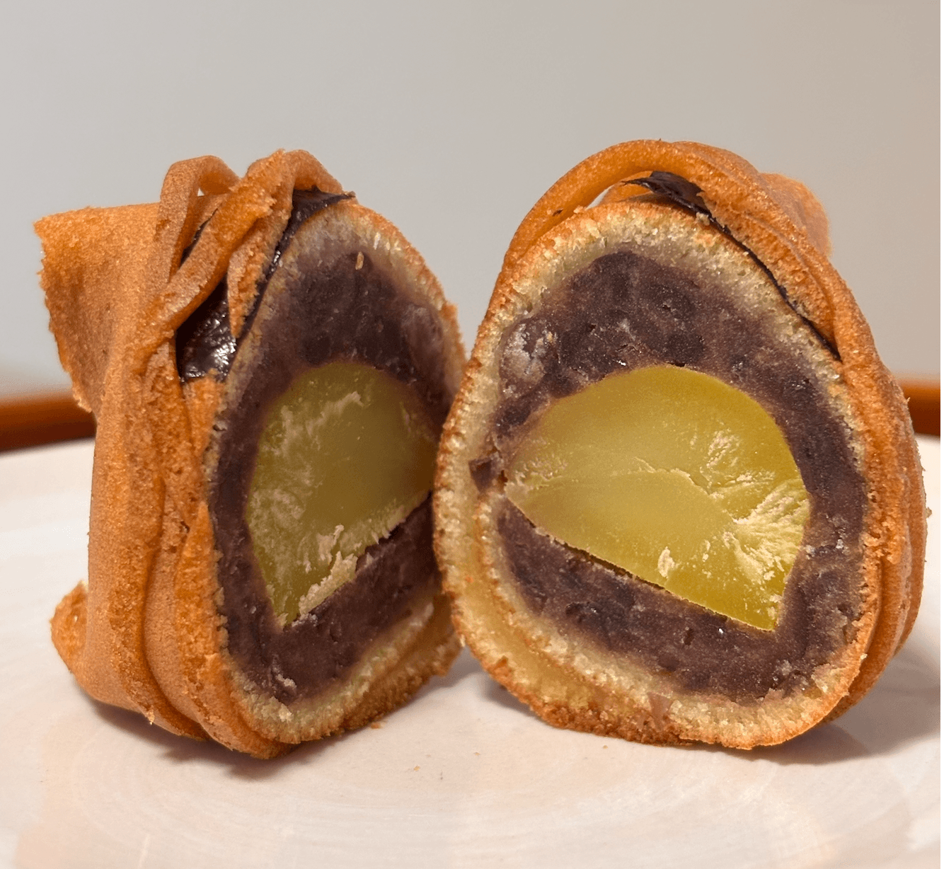 ふたつに割った「こもかぶり」の断面